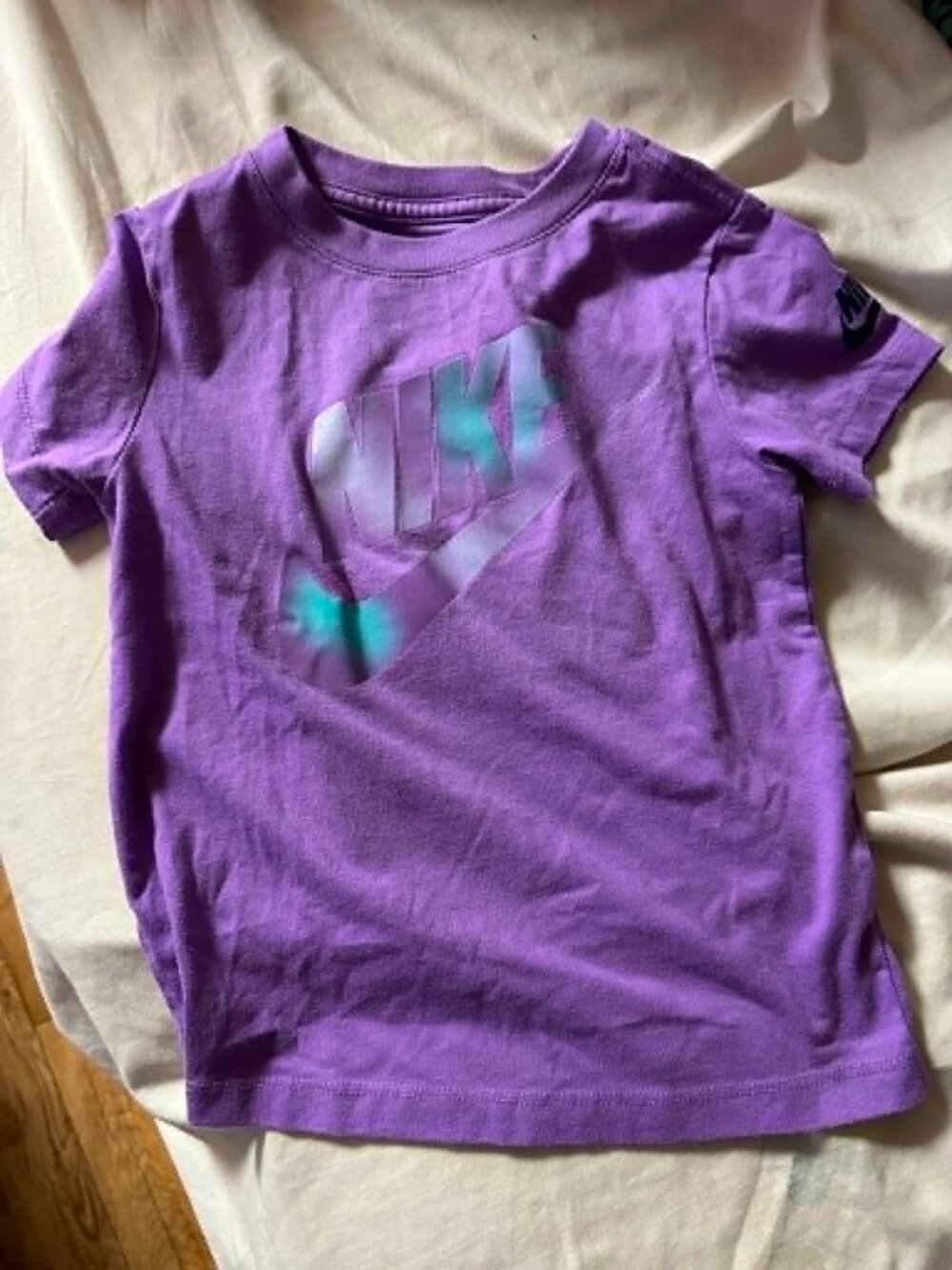 Girls NIKE tshirt